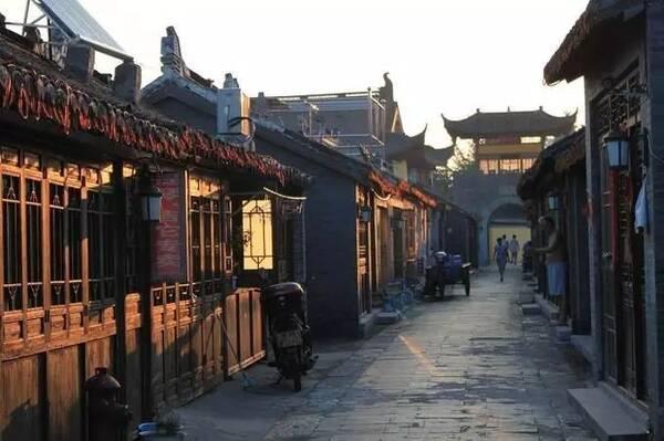 雷政富出狱，网友质疑：“赃款未退清为何能减刑？”
